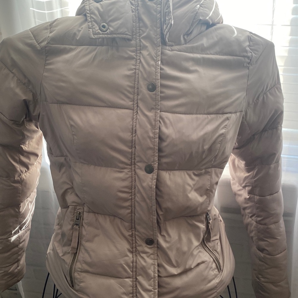 Women’s grey Abercrombie puffer coat